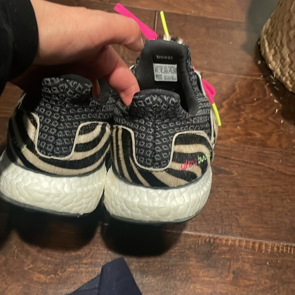 Adidas Ultra Boost DNA Zebra PrimeBlue - Picture 3 of 5